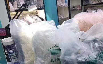到干洗店進(jìn)行衣物干洗需要多少錢？